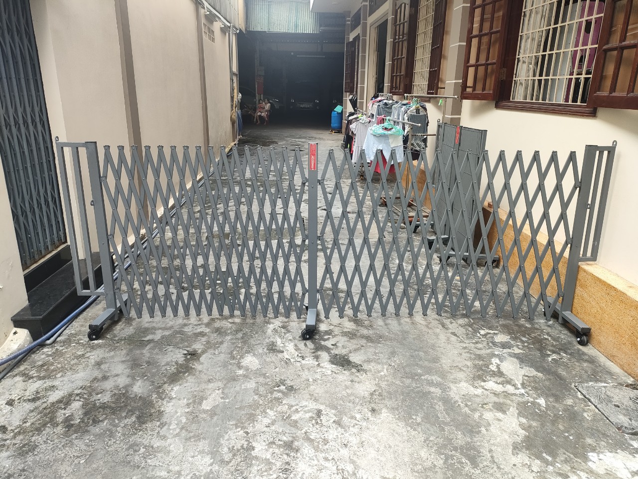 cổng xếp kéo tay, cổng xếp tự động, cổng xếp sắt, rào xếp di động, rào kéo tay, rào xếp, rào chắn chó, cổng xếp chạy điện, cổng xếp di đồng, cổng xếp Finedoor