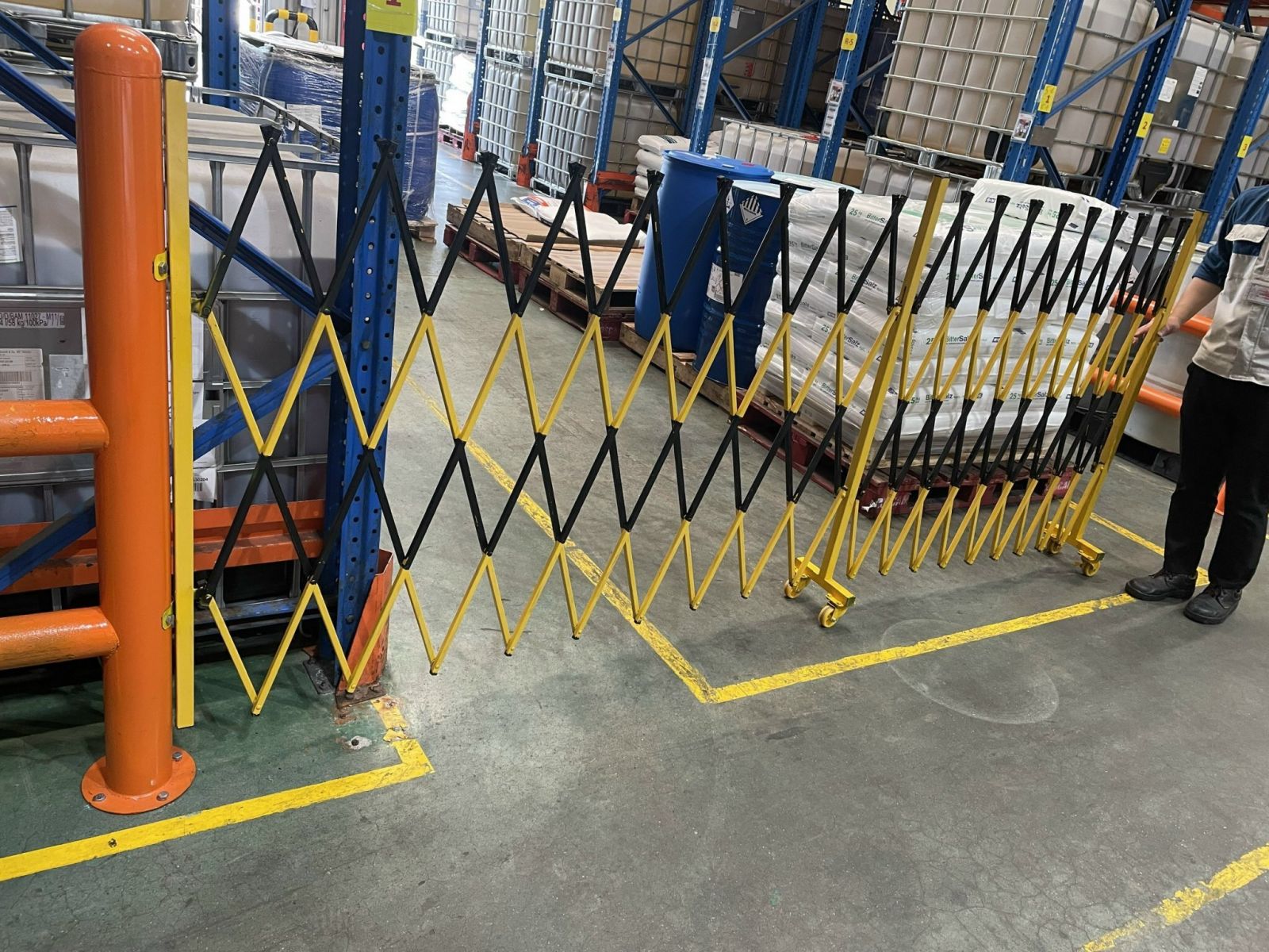 cổng xếp kéo tay, cổng xếp tự động, cổng xếp sắt, rào xếp di động, rào kéo tay, rào xếp, rào chắn chó, cổng xếp chạy điện, cổng xếp di đồng, cổng xếp Finedoor